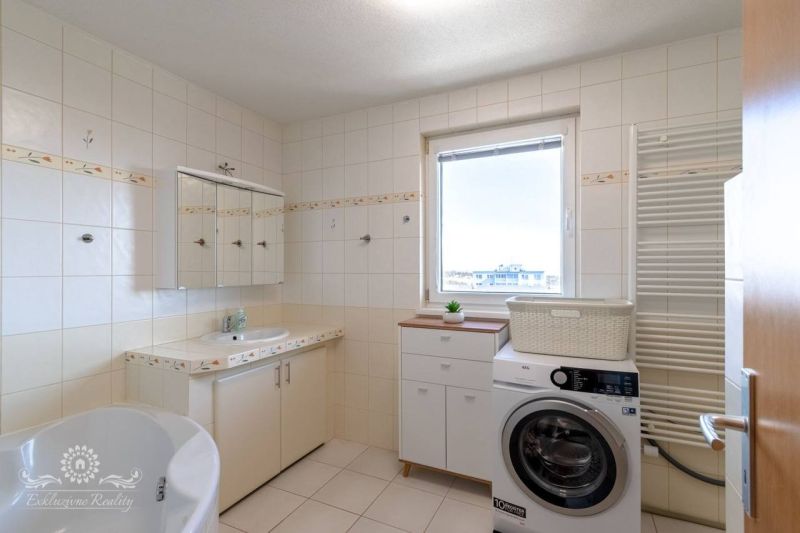 Sale Four+ bedroom apartment, Four+ bedroom apartment, Pullmanova, Pop